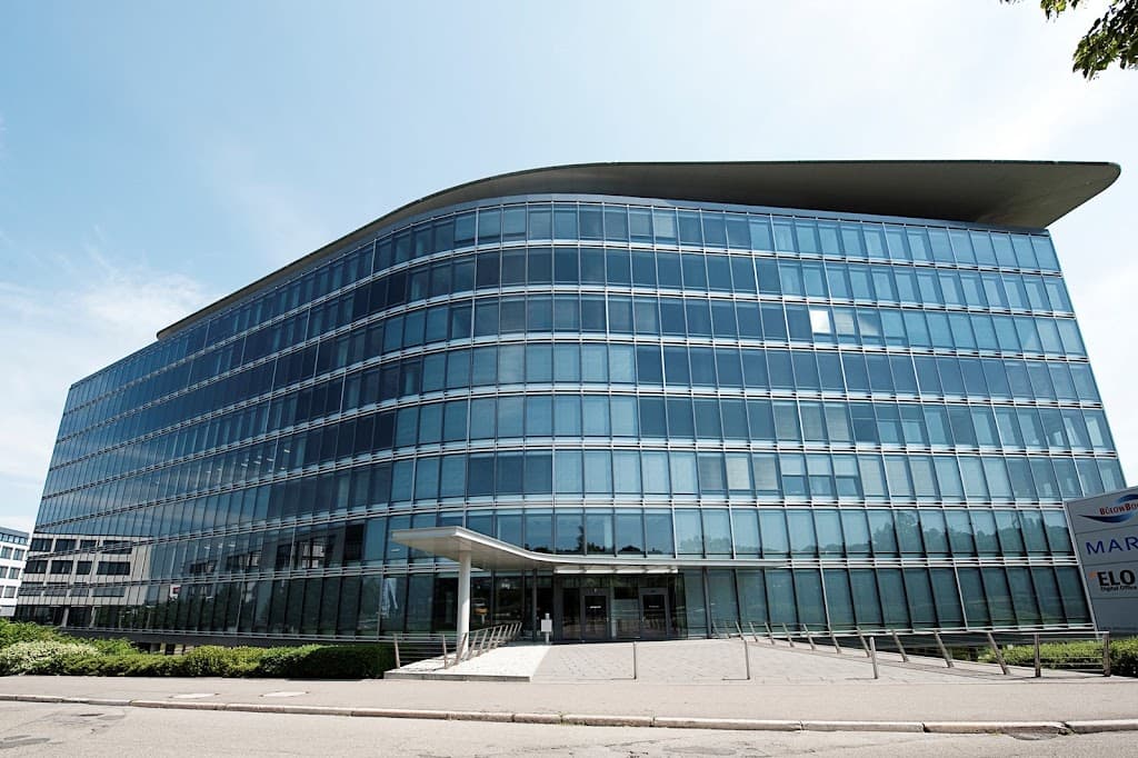 Honorarfinanz AG Stuttgart-Killesberg / Manuel J. Ellwanger